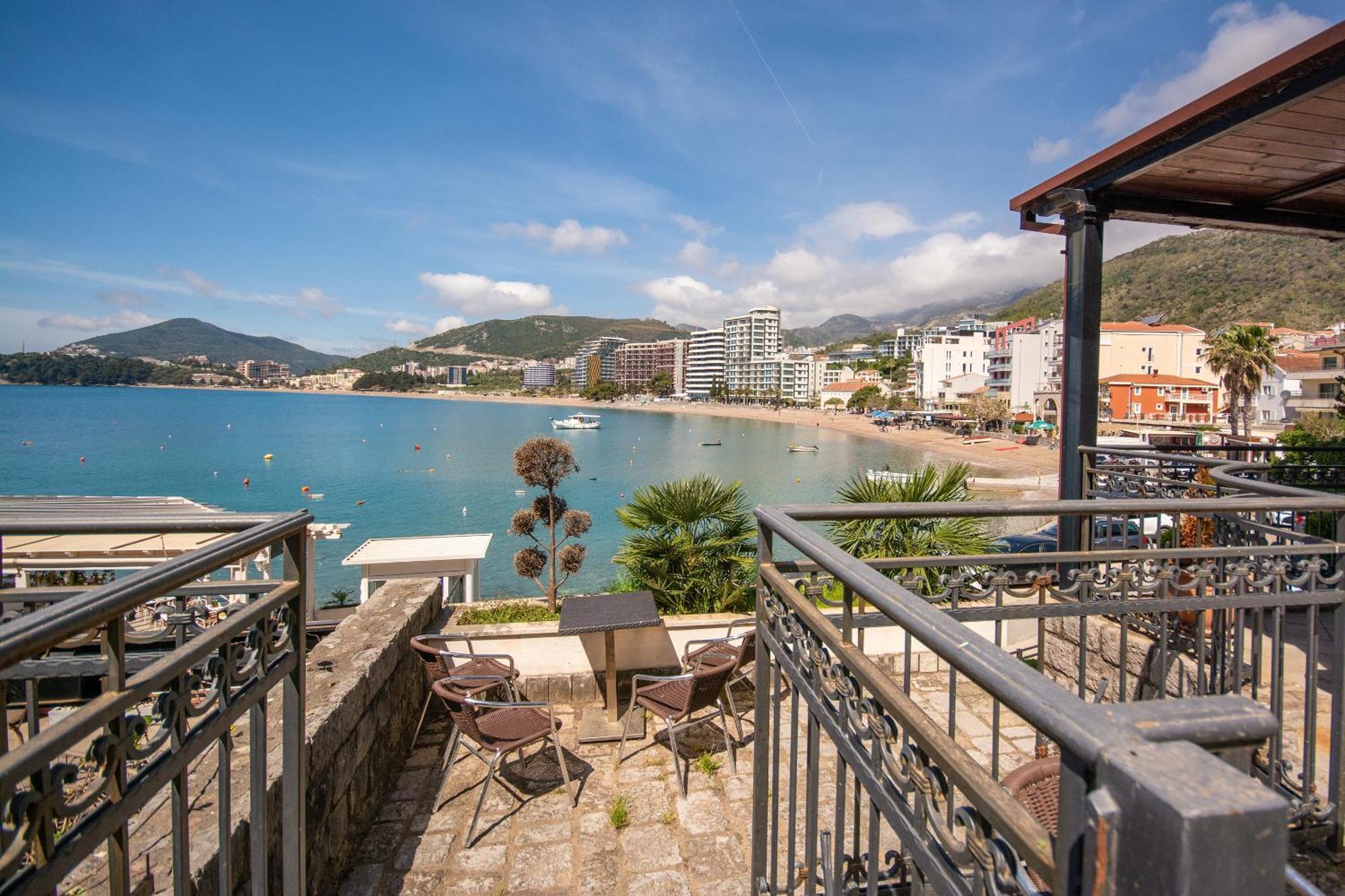 Sea Pearl Apartments Rafailovici Exterior photo