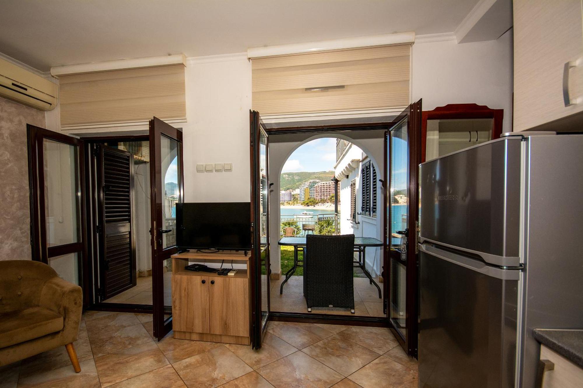 Sea Pearl Apartments Rafailovici Exterior photo